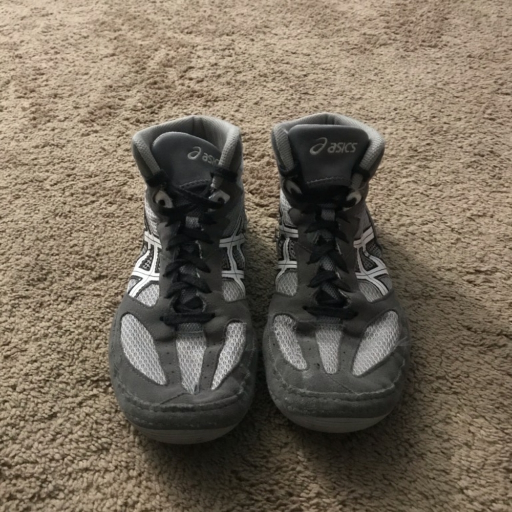 Youth boys wrestling shoes size 9